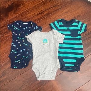 3 Onesies Size Newborn Boy
